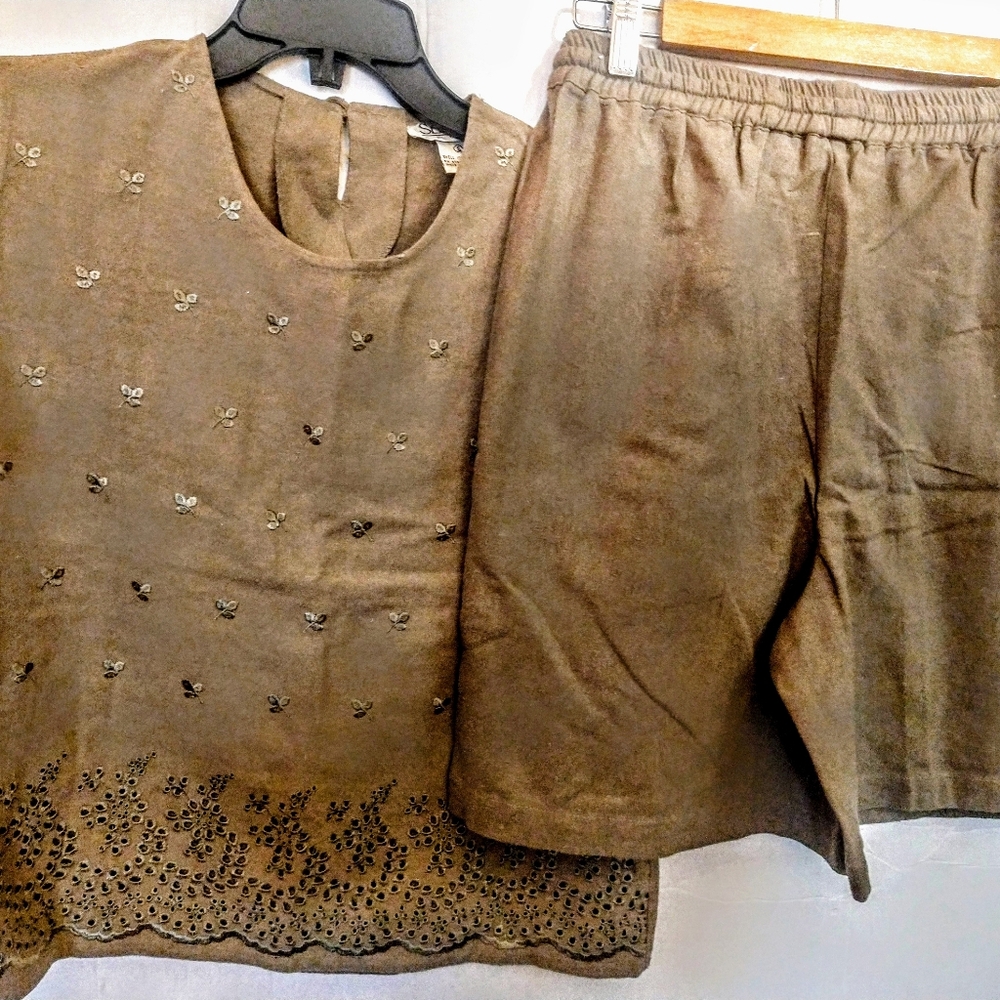 Rare & Beautiful Embroidered Raw Silk Short Set